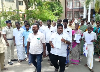 கும்மிடிப்பூண்டி பகுதியில் ஒரே இடத்திற்கு இருவருக்கு பட்டா வழங்கப்பட்டுள்ள அவலம்