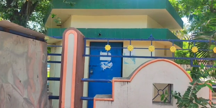 சீர்காழி நகராட்சி ஆதார் மையத்தை மூடியதால் பொதுமக்கள் ஏமாற்றம்