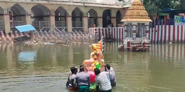 மயிலாடுதுறை காவிரி துலாக்கட்டத்தில் இந்து புரட்சி முன்னணி சார்பில் விநாயகர் சிலை விஸர்ஜனம்