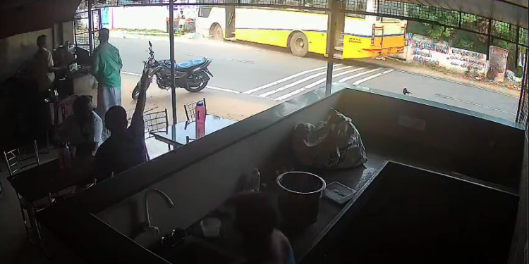 சீர்காழி அருகே அரசு பேருந்து மோதி பெண் தூய்மை பணியாளர் உள்ளிட்ட இருவர் உயிரிழப்பு