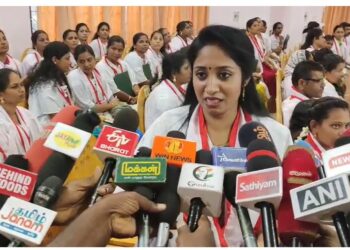 ஆளுநருக்கு ஷாக் கொடுத்த இளம்பெண்..!