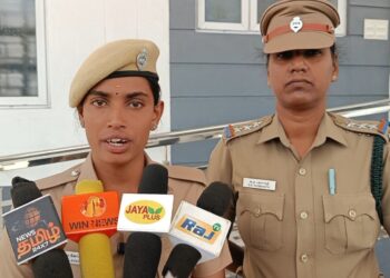 வட மாநில பெண்ணுக்கு ஆட்டோவில் பிரசவம் பார்த்த பெண் போலீஸ்