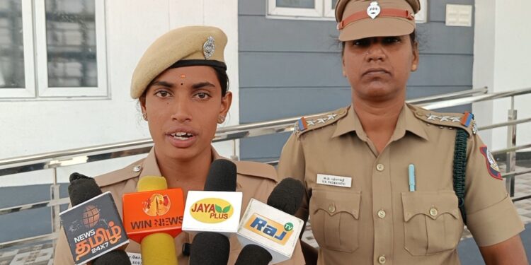 வட மாநில பெண்ணுக்கு ஆட்டோவில் பிரசவம் பார்த்த பெண் போலீஸ்