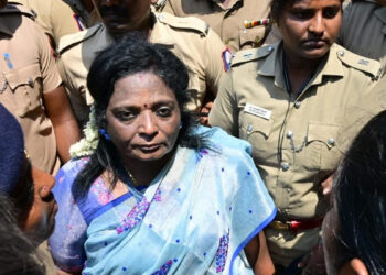 தமிழிசை சௌந்தரராஜன் வீட்டைச் சூழ்ந்த போலீஸ்