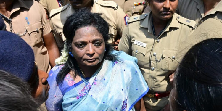 தமிழிசை சௌந்தரராஜன் வீட்டைச் சூழ்ந்த போலீஸ்