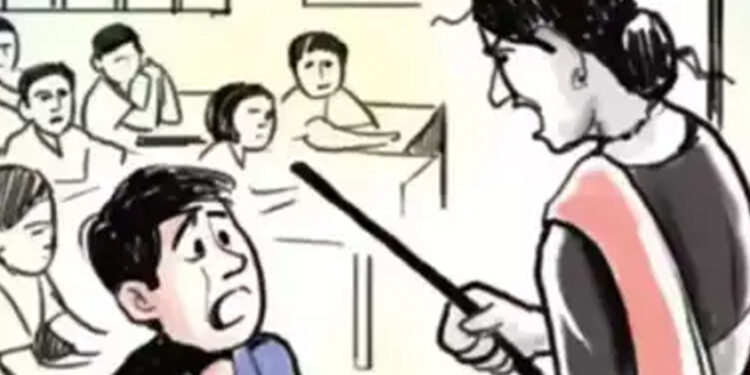 மாணவனின் கையை முறுக்கிய தலைமை ஆசிரியர் – பரிசோதனையில் அதிர்ச்சி !