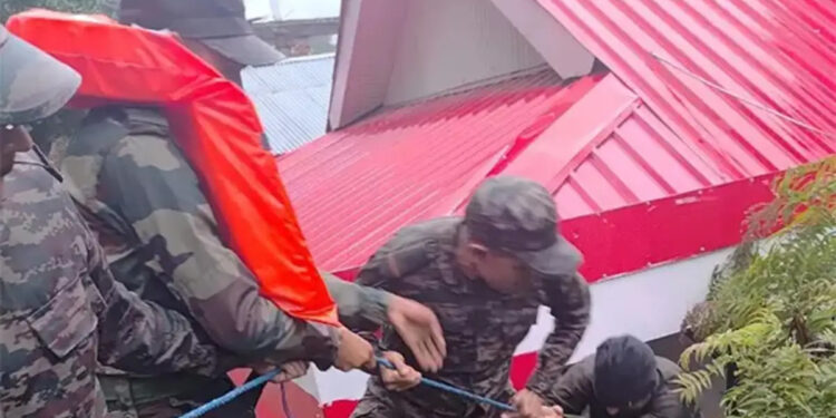 உத்தரகாசியில் 2வது நாளாக தொடரும் மீட்பு பணிகள்