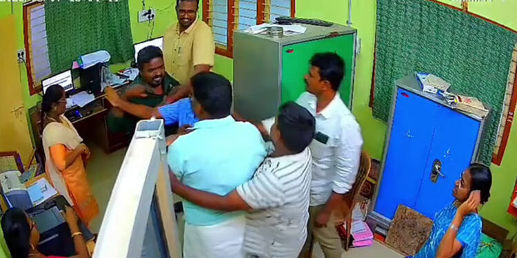 இளநிலை உதவியாளரை தாக்கிய விசிக கவுன்சிலர் கைது