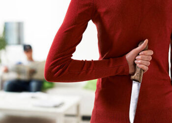 கணவரைக் கொன்ற மனைவி – காதலனுடன் சேர்ந்து கொடூரம்!