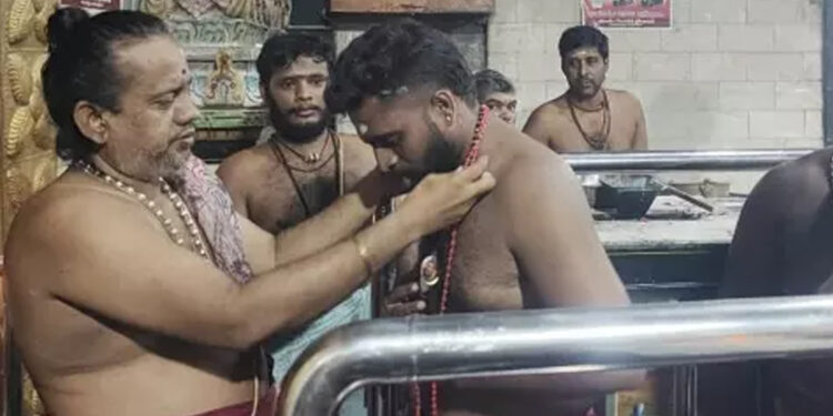 முத்தாரம்மன் கோவில் தசரா திருவிழா: இன்று 41-வது நாள் விரதம் தொடக்கம்!