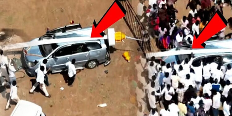 விழுந்தது கொடிக்கம்பம்: நூலிழையில் தப்பிய தவெக தொண்டர்கள்!