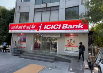 ஐசிஐசிஐ வங்கி அதிரடி மாற்றம்: வாடிக்கையாளர்களுக்கு குறைந்தபட்ச இருப்பு ரூ.50,000!