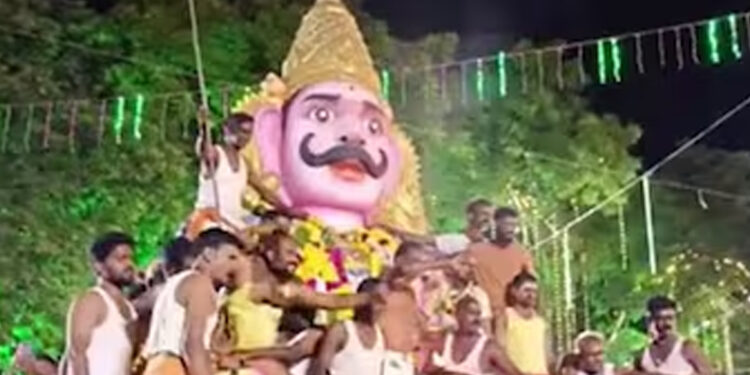 மீஞ்சூர் மன்னீஸ்வரர் கோயிலில் கத்தி திருவிழா.. வெள்ளி வாளை சமர்பித்த பக்தர்கள்!