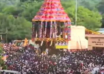 கள்ளழகர் கோவிலில் ஆடித்தேரோட்டம்.. ஆயிரக்கணக்கான பக்தர்கள் திரளாக பங்கேற்பு!