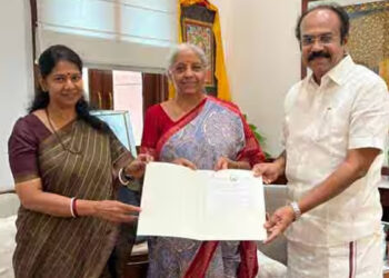 மத்திய அமைச்சர் நிர்மலாவை சந்தித்த கனிமொழி, தங்கம் தென்னரசு!