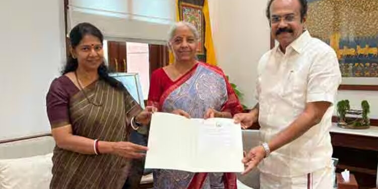 மத்திய அமைச்சர் நிர்மலாவை சந்தித்த கனிமொழி, தங்கம் தென்னரசு!