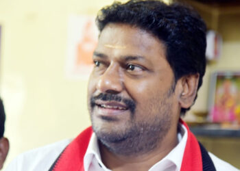 ரோல்ஸ்ராய்ஸ் வாங்க மக்களின் கிட்னி தேவைப்படும் : திமுக எம்.எல்.ஏ. கதிரவன் சர்ச்சை பேச்சு