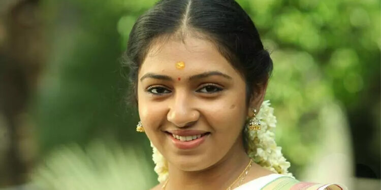 ஐடி ஊழியர் கடத்தல், தாக்குதல் வழக்கு : நடிகை லட்சுமி மேனன் தலைமறைவு!