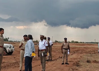 தவெக வின் மதுரை மாநாட்டுத் திடலில் போலீஸ் ஆய்வு – காவல்துறை அனுமதி எப்போது? மீண்டும் தள்ளிபோகிறதா?