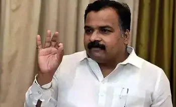 வெளிநாட்டு சமூக ஊடக செயலிகளை பயன்படுத்துவதை மோடி முதலில் நிறுத்த வேண்டும் –  மாணிக் தாகூர் எம்பி பேட்டி