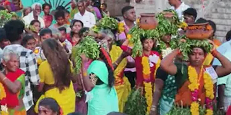 பால்குடம் எடுத்து பக்தர்கள் நேர்த்திக்கடன்!