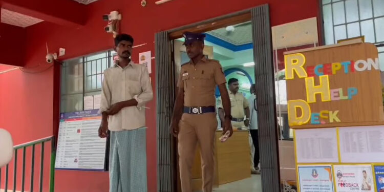 காவலரை தரதரவென டெம்போவுடன் இழுத்துச்சென்ற டிரைவர் – அதிரவைத்த காட்சிகள்