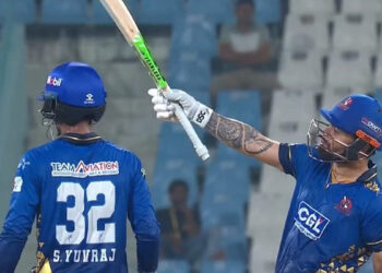 மைதானம் முழுவதும் பறந்த சிக்சர்கள்… அசத்திய ரிங்கு சிங்!