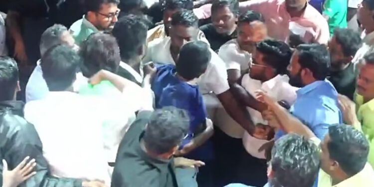 பத்திரிக்கையாளர்களிடம் வாக்குவாதம் – சீமான் ஆவேசம் !