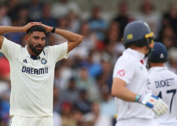 ஹாரி ப்ரூக் கேட்ச் தவறு : பிரசித்திடம் மன்னிப்பு கேட்ட முகமது சிராஜ் !