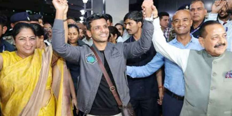 விண்வெளி சாதனைக்குப் பிறகு சொந்த ஊர் திரும்பிய சுபான்ஷூ சுக்லாவுக்கு உற்சாக வரவேற்பு !