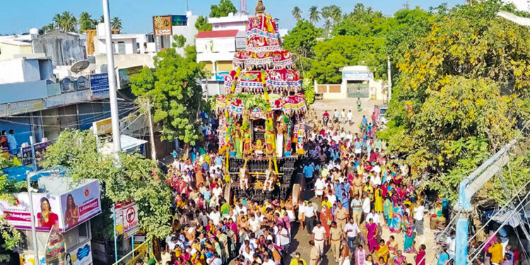 திருச்செந்தூர் கோவிலில் ஆவணித்திருவிழா தேரோட்டம் கோலாகலம்!