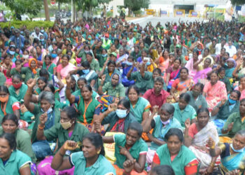 பணி நிரந்தரம் கோரி தூய்மைப் பணியாளர்கள் போராட்டம் – மாநகராட்சிக்கு பதில் அளிக்க உயர்நீதிமன்றம் அவகாசம்