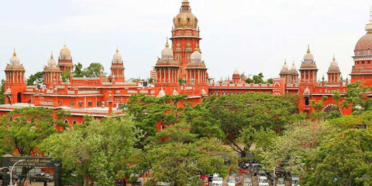 சென்னையில் தூய்மை பணியாளர்கள் மீது நடவடிக்கை எடுக்க ஐகோர்ட் உத்தரவு