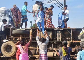 தண்டவாளத்தில் கவிழ்ந்த பள்ளி வேன் – கடலூர் எஸ்பி விளக்கம்