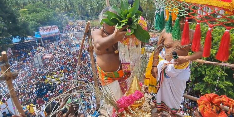 நத்தம் அருகே தேத்தாம்பட்டி மந்தை முத்தாலம்மன் கோயில் கும்பாபிஷேக விழா – புனித நீர் எடுத்து வந்த பக்தர்கள்