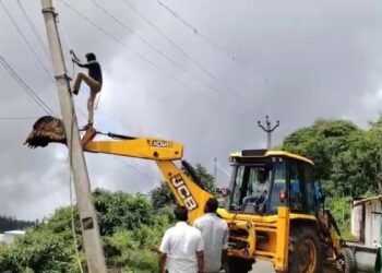 கொடைக்கானல் கனமழை: மின் ஊழியர்களின் விரைவுப் பணிக்கு பொதுமக்கள் பாராட்டு