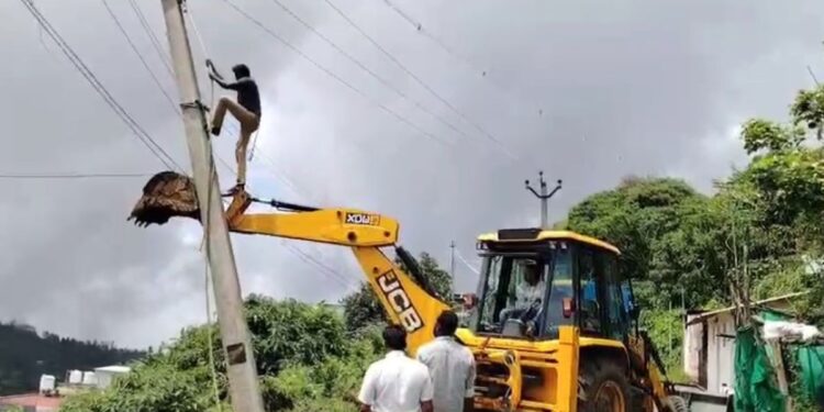 கொடைக்கானல் கனமழை: மின் ஊழியர்களின் விரைவுப் பணிக்கு பொதுமக்கள் பாராட்டு