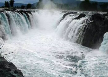 காவிரியில் வெள்ளம்: ஒகேனக்கல்லில் நீர்வரத்து அதிகரிப்பு; சுற்றுலாப் பயணிகள் உற்சாகம்