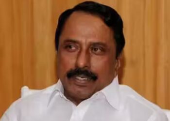 கோபத்தில் முன்னாள் அமைச்சர் செங்கோட்டையன்; அ.தி.மு.க.வுக்குள் சலசலப்பு