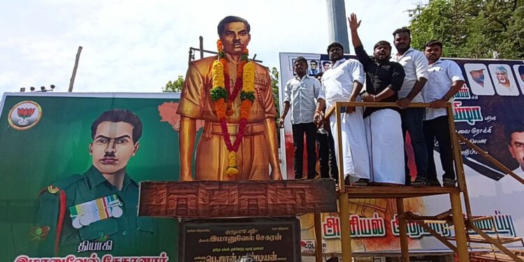 தியாகி இம்மானுவேல் சேகரன் குருபூஜையொட்டி தமிழக மக்கள் முன்னேற்ற கழகத்தின் சார்பில் வத்தலக்குண்டுவில்  மரியாதை