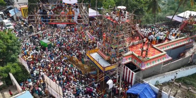 திண்டுக்கல் மலைக்கோட்டை அடிவாரத்தில் உள்ள 400 ஆண்டுகள் பழமையான கந்தகோட்டம் தண்டாயுதபாணி கோவில் குடமுழுக்கு விழா: ஆயிரக்கணக்கான பக்தர்கள் பங்கேற்பு