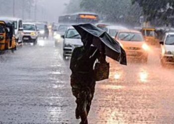 தமிழ்நாட்டில் இரவு 10 மணிக்குள் 18 மாவட்டங்களில் மிதமான மழைக்கு வாய்ப்பு!