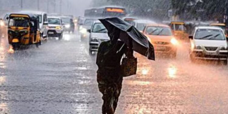 தமிழ்நாட்டில் இரவு 10 மணிக்குள் 18 மாவட்டங்களில் மிதமான மழைக்கு வாய்ப்பு!