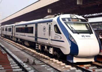 மதுரை – பெங்களூரு வந்தே பாரத் ரயில்: பயணிகளின் வரவேற்பால் பெட்டிகள் எண்ணிக்கை உயர்வு