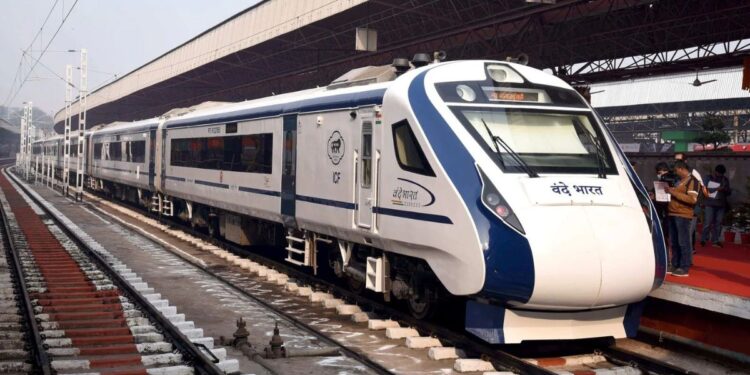 மதுரை – பெங்களூரு வந்தே பாரத் ரயில்: பயணிகளின் வரவேற்பால் பெட்டிகள் எண்ணிக்கை உயர்வு