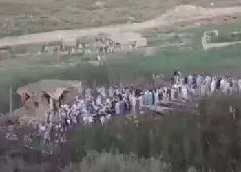 சொந்த மக்கள் மீது வெடிகுண்டு வீச்சு: பாகிஸ்தான் விமானப்படை தாக்குதலில் 30 பேர் பலி!