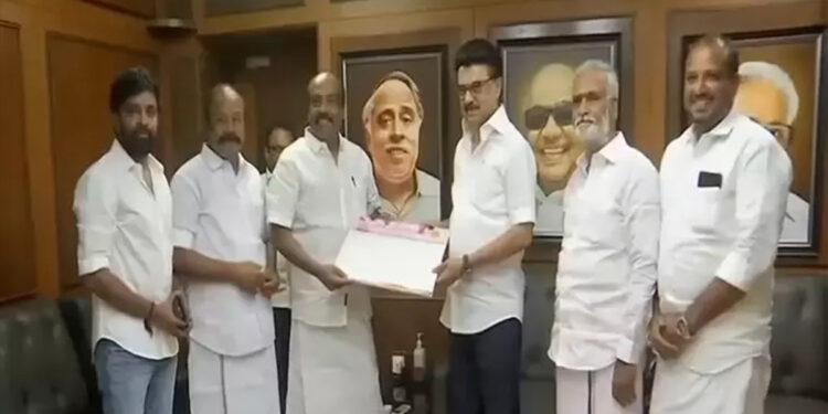 எடப்பாடி பழனிசாமி அதிமுக-திமுக இணைப்பில் செய்த ‘சரித்திர சந்தர்ப்பம்’ – மருது அழகுராஜ் கருத்து