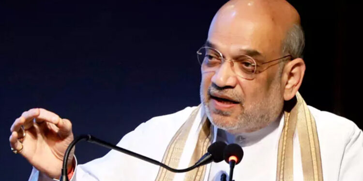 ஊடுருவல்காரர்களுக்கு ஓட்டுரிமை வழங்கலாமா ? – ராகுலுக்கு அமித்ஷா கேள்வி