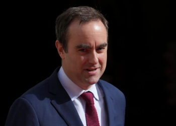 பிரான்ஸ் : 14 மாதங்களில் நான்காவது பிரதமர் நியமனம்