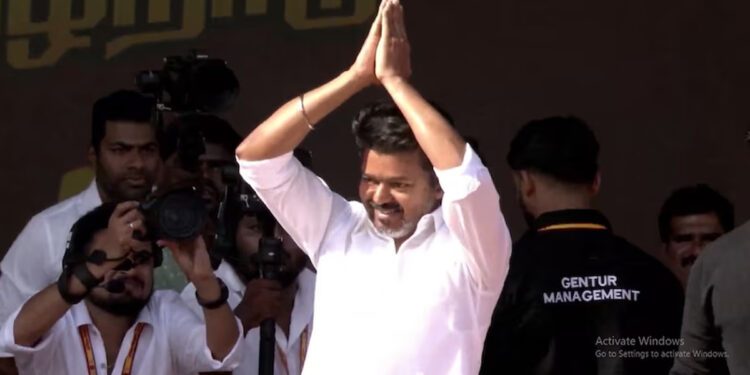 விஜய் அழைத்தாலும் அரசியலுக்கு செல்லும் எண்ணம் இல்லை : பிரபல நடிகை ஓப்பன் டாக் !